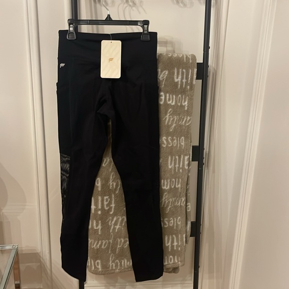 Fabletics leggings never worn - Picture 2 of 6